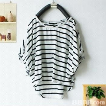 香港日本時(shí)裝批發(fā)為您提供各類上衣 t shirt 長(zhǎng)衫等精品服飾