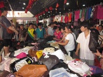 來(lái)北京動(dòng)物園服裝批發(fā)市場(chǎng)的時(shí)候,需要知道一些進(jìn)貨技巧_53貨源網(wǎng)