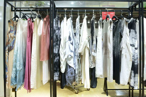 專賣店斷碼服裝批發(fā),新手店主應(yīng)該注意些什么